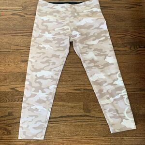 Nwot XL CK camo Capri​